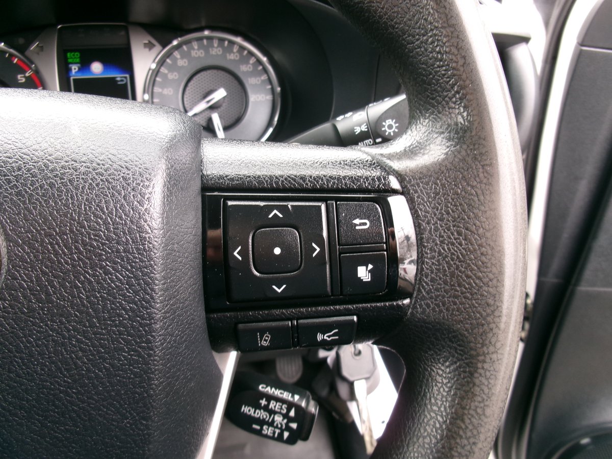 2020 Toyota Hilux 4x4 SR image 12