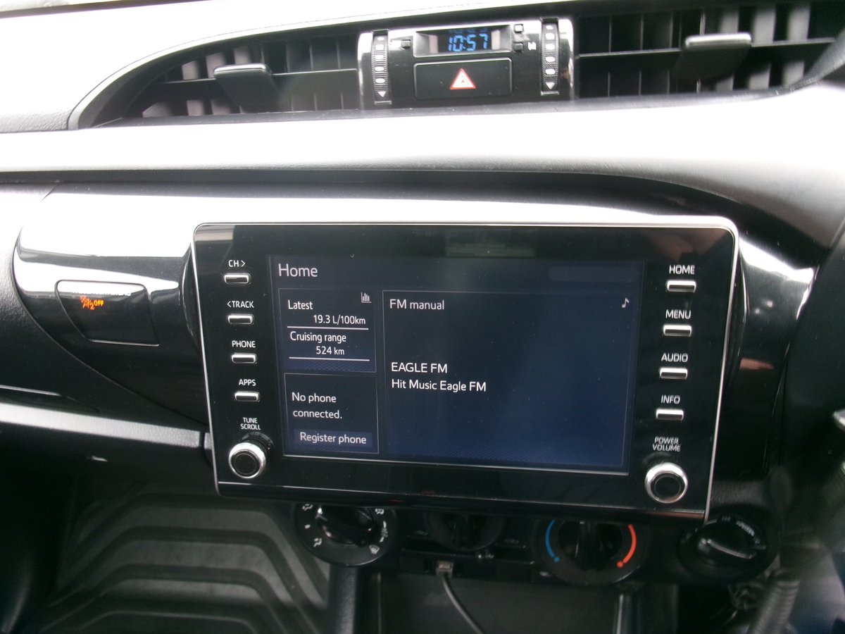 2020 Toyota Hilux 4x4 SR image 13
