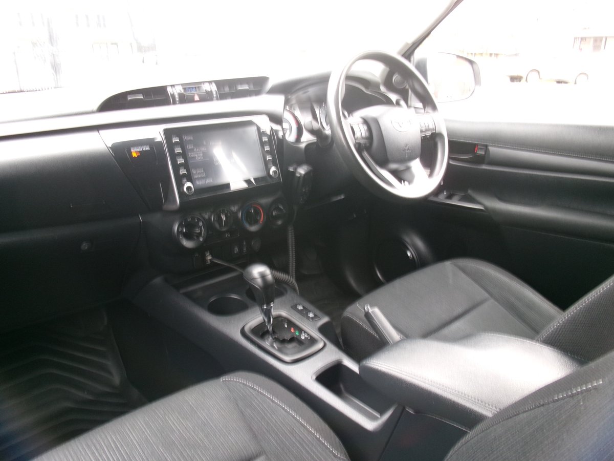 2020 Toyota Hilux 4x4 SR image 19