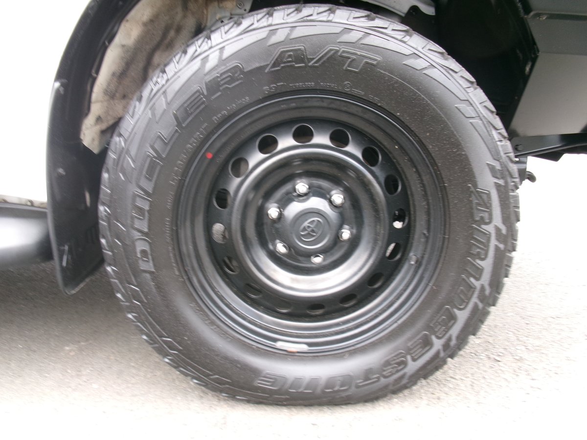 2020 Toyota Hilux 4x4 SR image 21