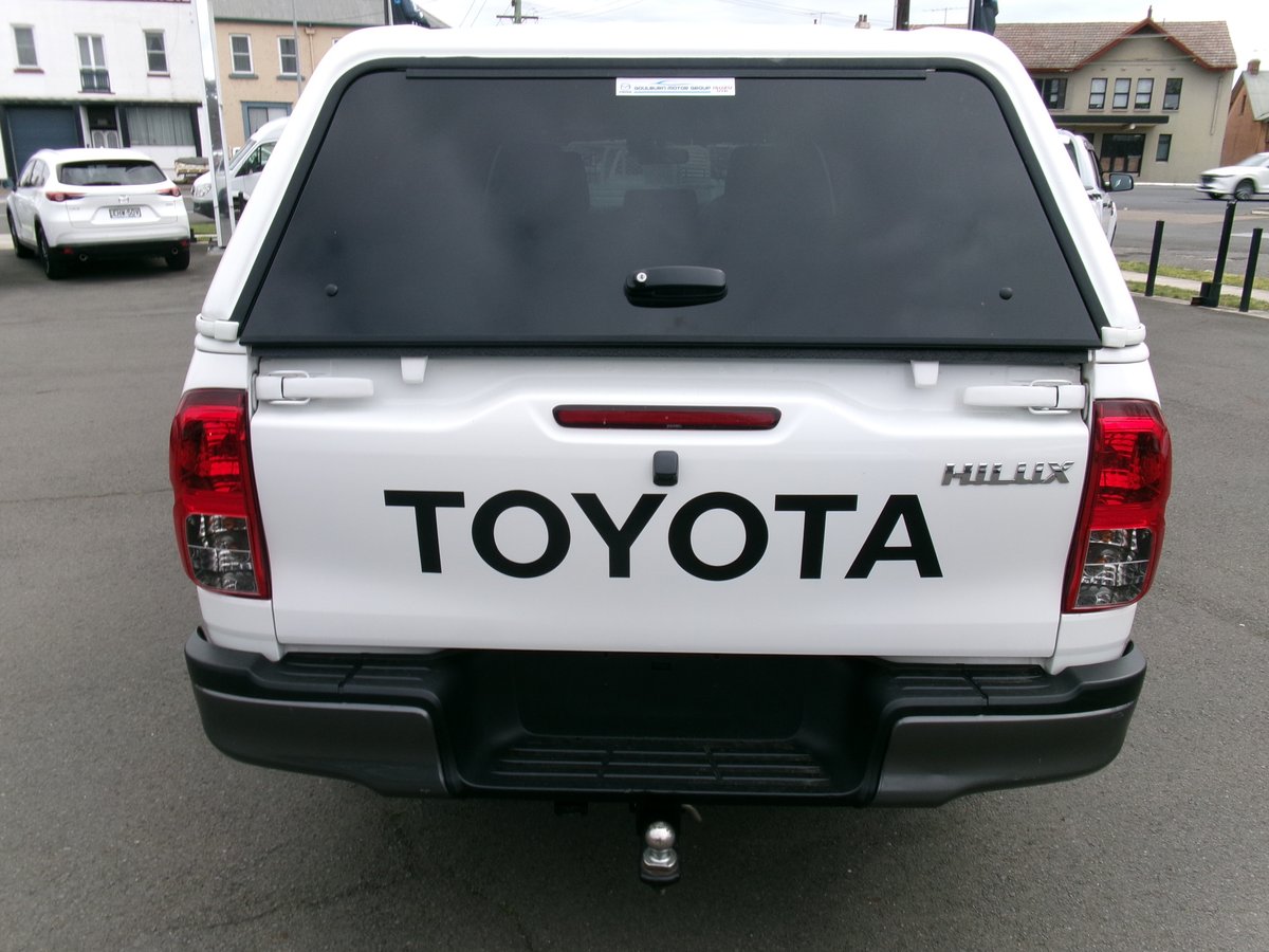 2020 Toyota Hilux 4x4 SR image 7