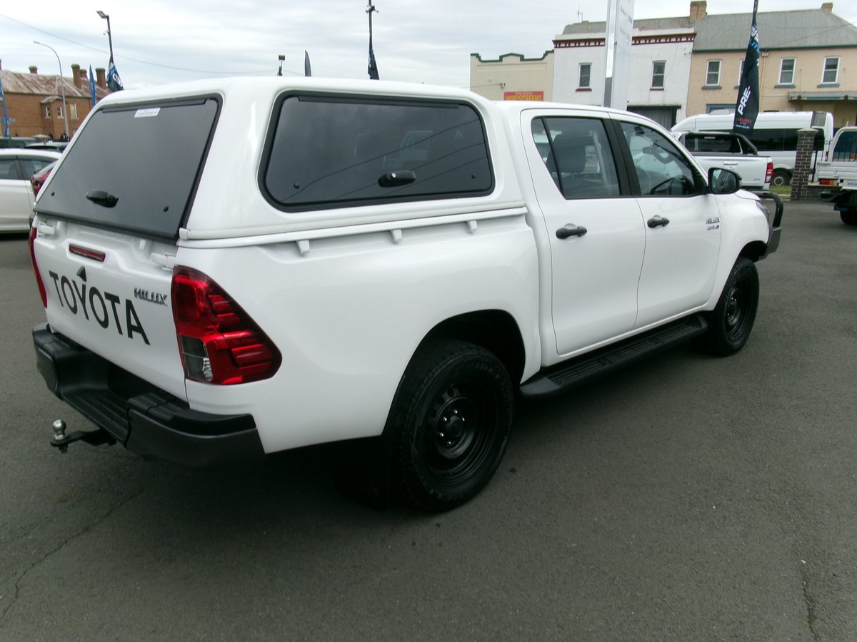2020 Toyota Hilux 4x4 SR image 8