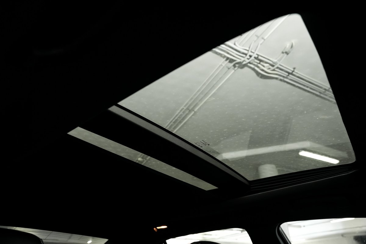 2015 Chrysler 300 SRT-8 LX MY14 image 11