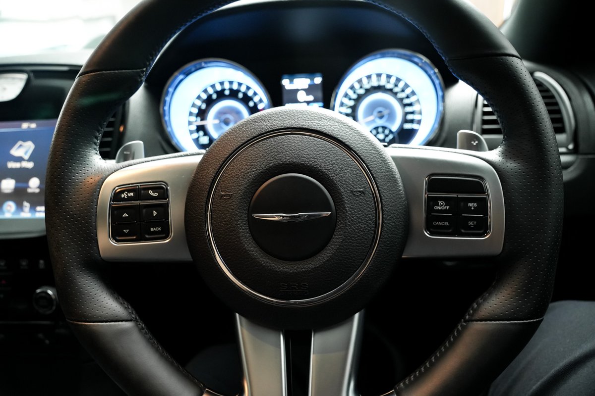 2015 Chrysler 300 SRT-8 LX MY14 image 18