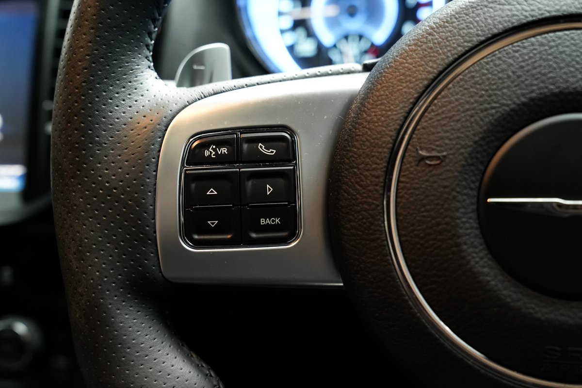 2015 Chrysler 300 SRT-8 LX MY14 image 19