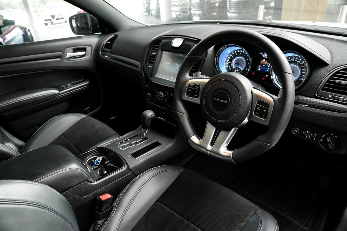 2015 Chrysler 300 SRT-8 LX MY14 image 7