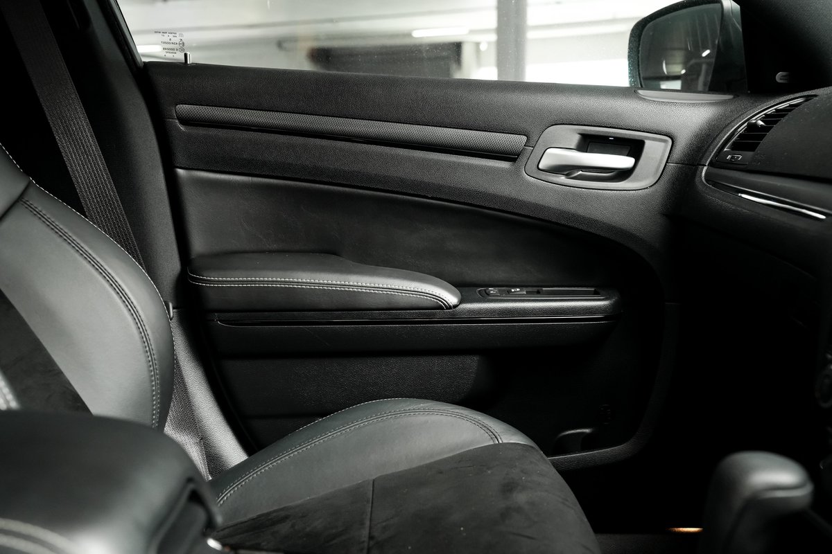 2015 Chrysler 300 SRT-8 LX MY14 image 8