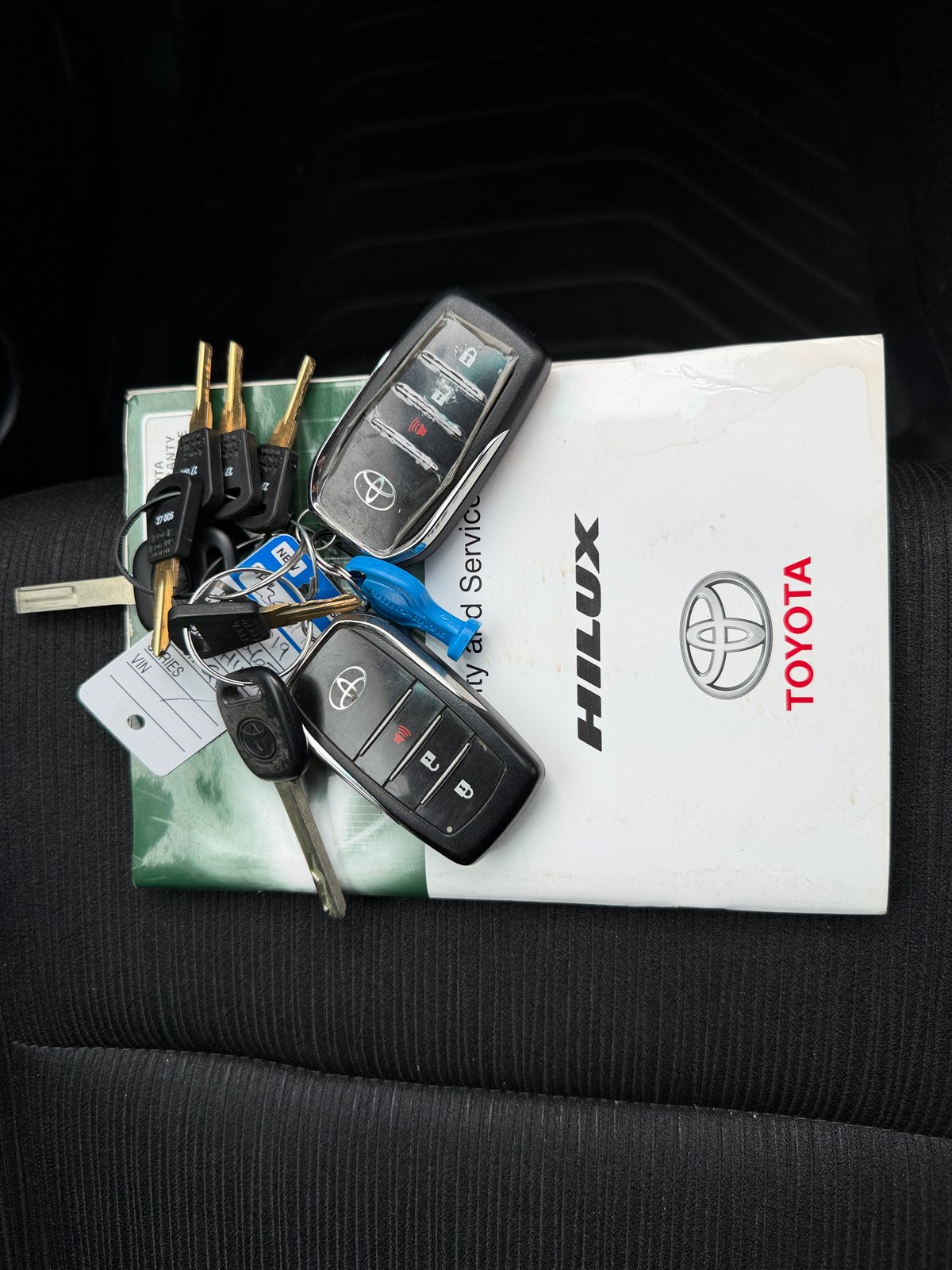 2019 Toyota Hilux 4x4 SR5 image 20