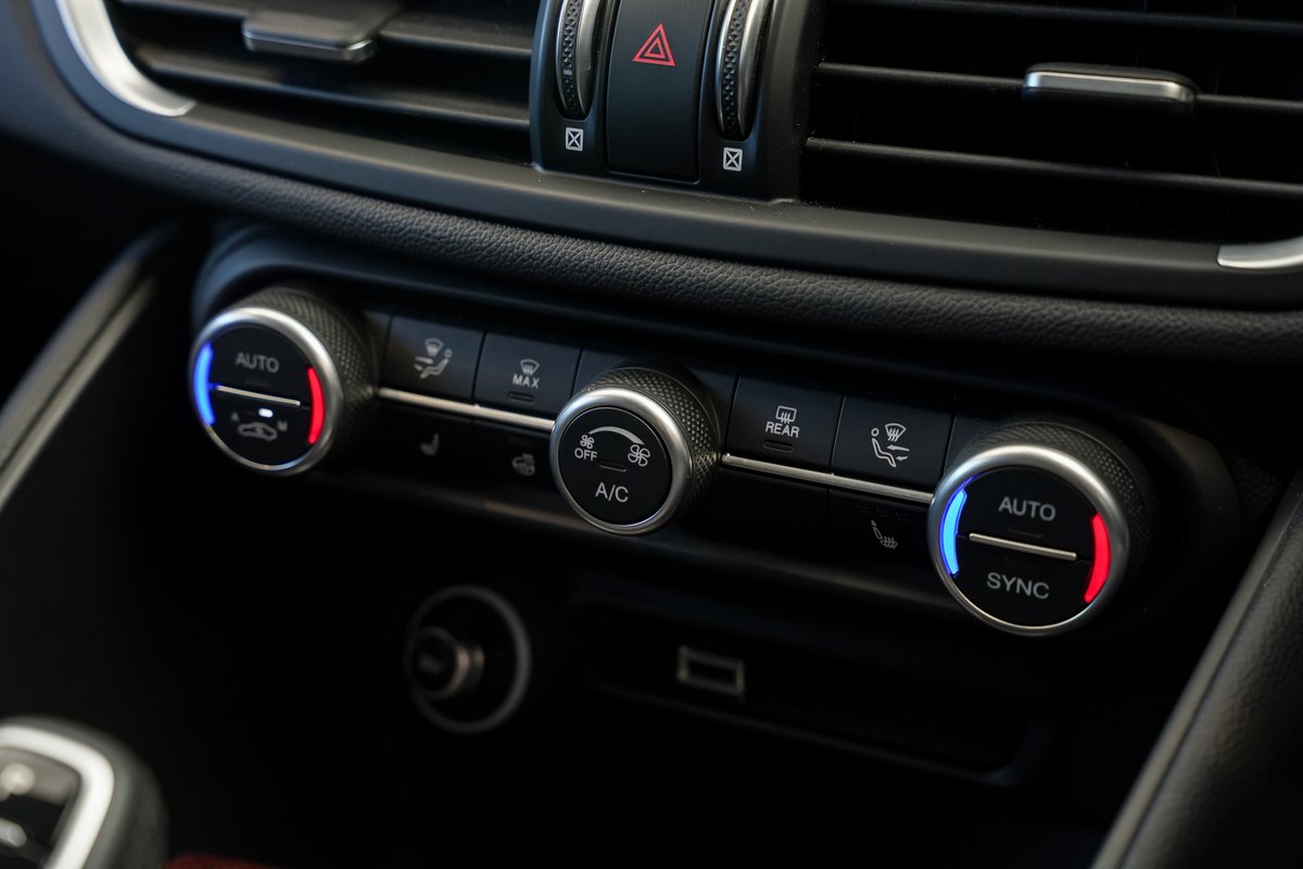 2024 Alfa Romeo Giulia Quadrifoglio Super Sport Series 5 image 15