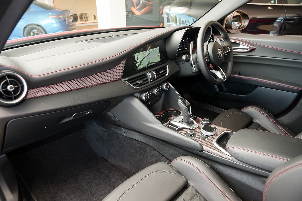 2024 Alfa Romeo Giulia Quadrifoglio Super Sport Series 5 image 9