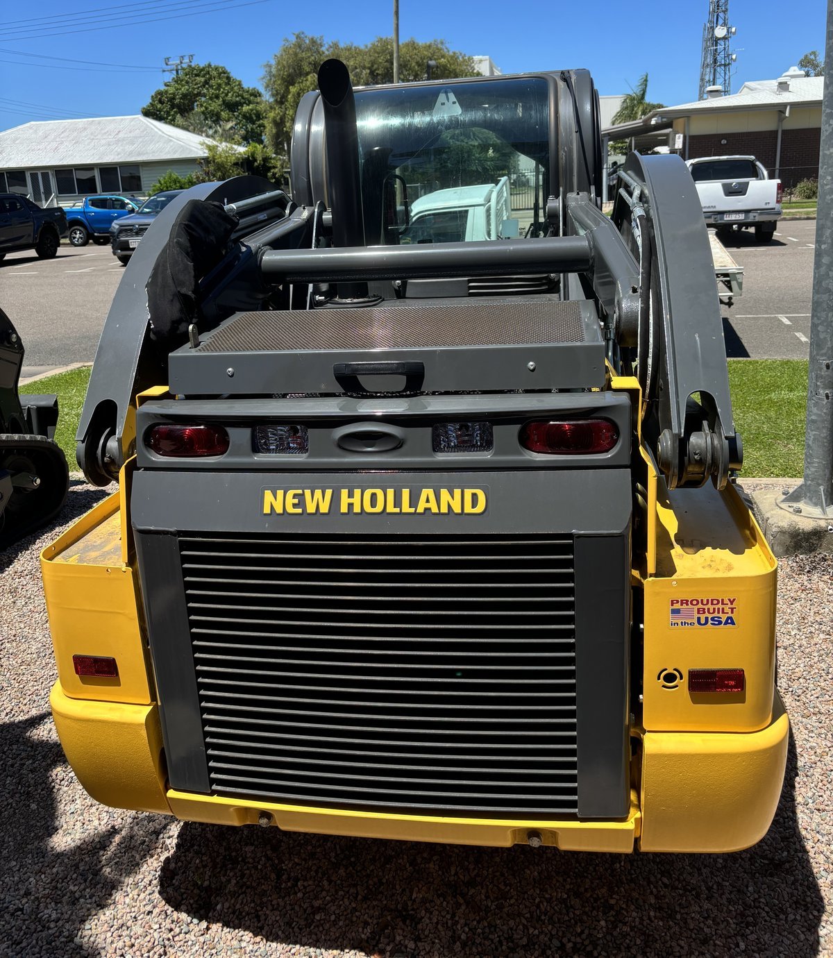 2023 New Holland Construction L325 Skid Steer Loader image 2