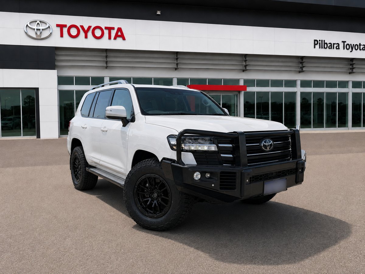 2024 Toyota LANDCRUISER GXL Glacier White