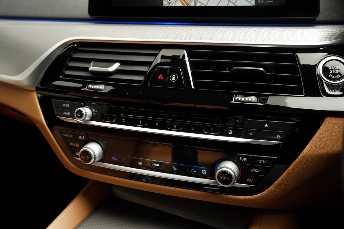 2020 BMW 5 Series M550i xDrive Pure G30 LCI Four Wheel Drive image 18