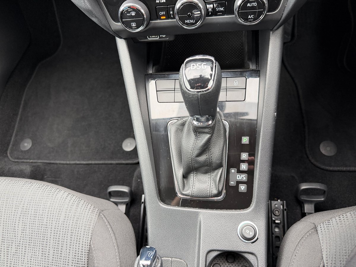 2020 SKODA OCTAVIA 110 TSI BASE NE MY20 image 16