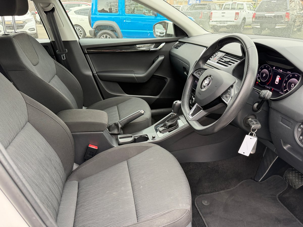 2020 SKODA OCTAVIA 110 TSI BASE NE MY20 image 17