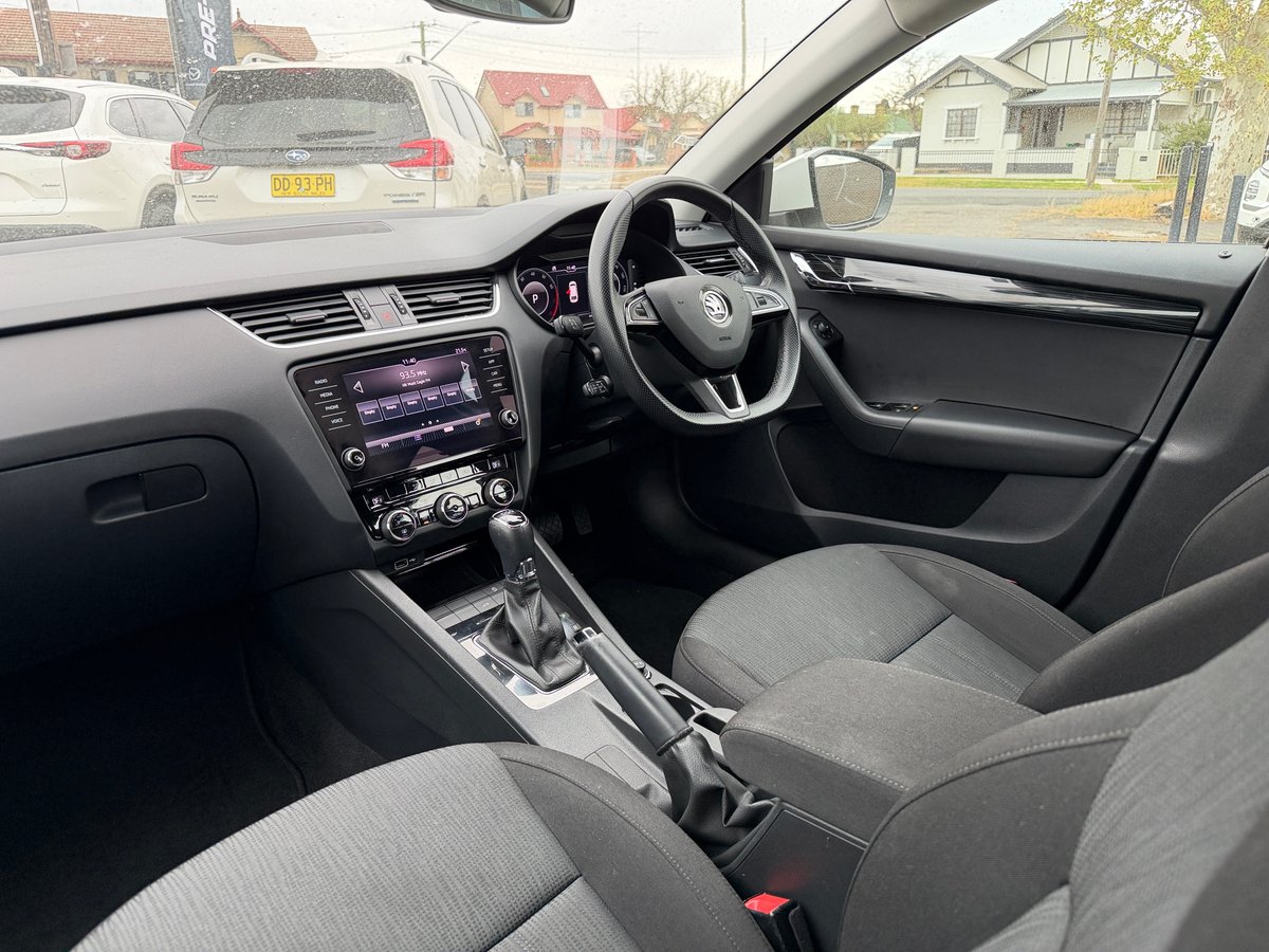 2020 SKODA OCTAVIA 110 TSI BASE NE MY20 image 19