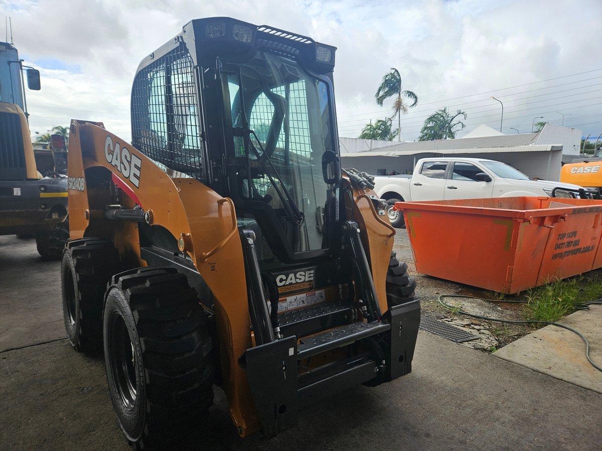 CASE CONSTRUCTION SR240 Skid Steer image 2