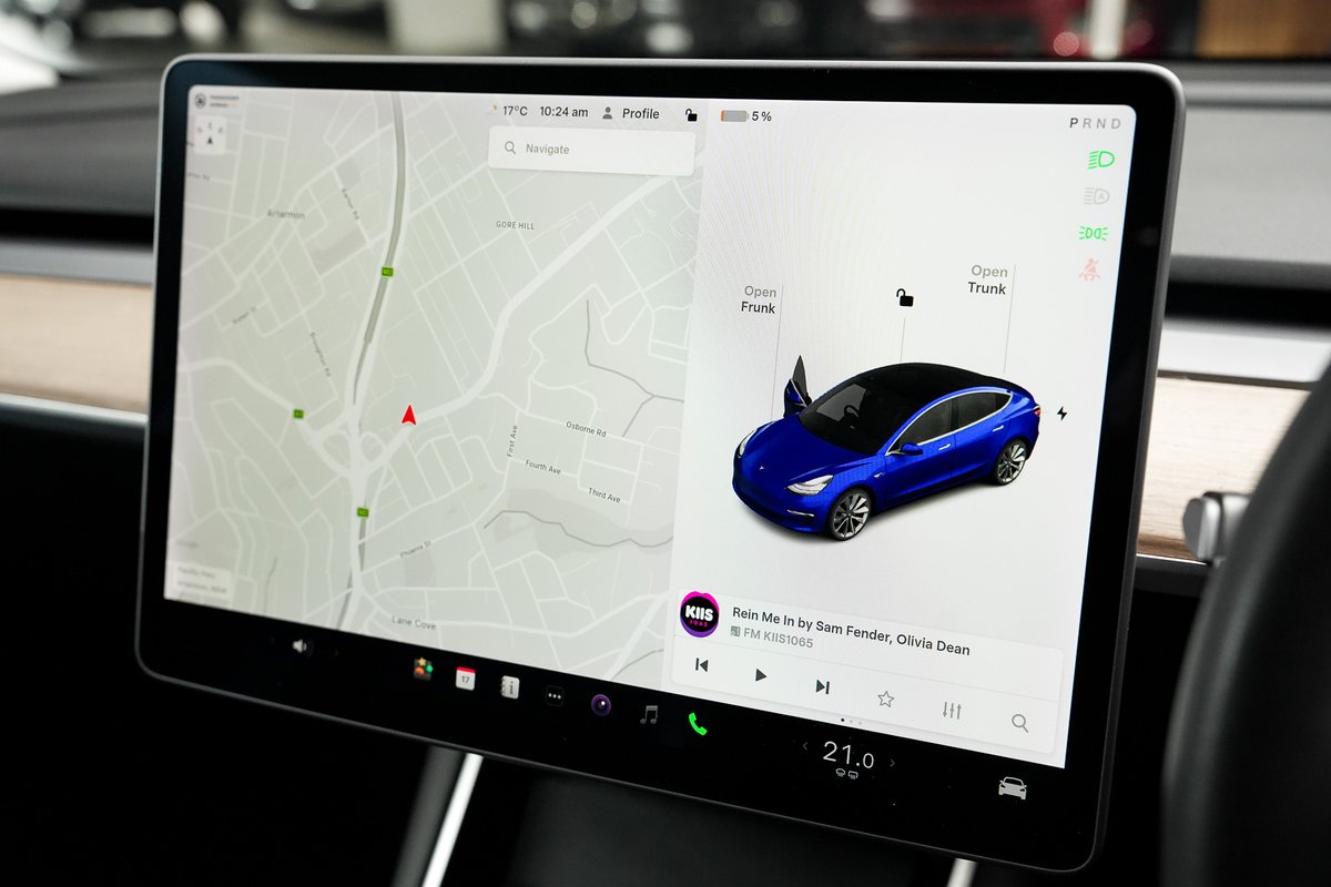 2020 Tesla Model 3 Long Range AWD image 11