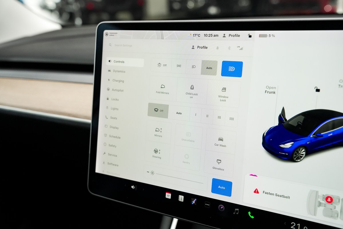 2020 Tesla Model 3 Long Range AWD image 15