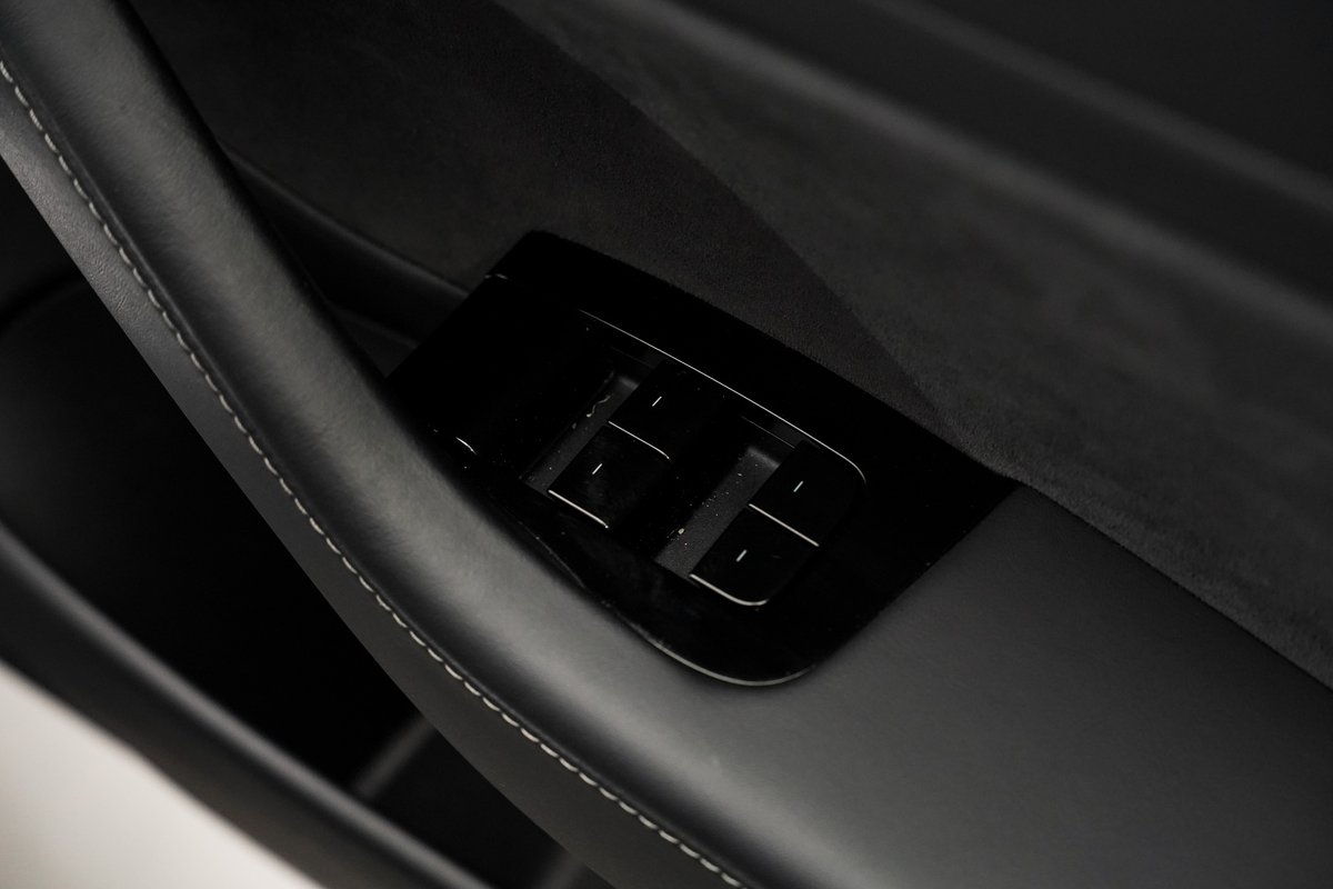 2020 Tesla Model 3 Long Range AWD image 21