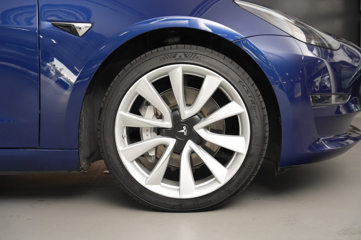 2020 Tesla Model 3 Long Range AWD image 24