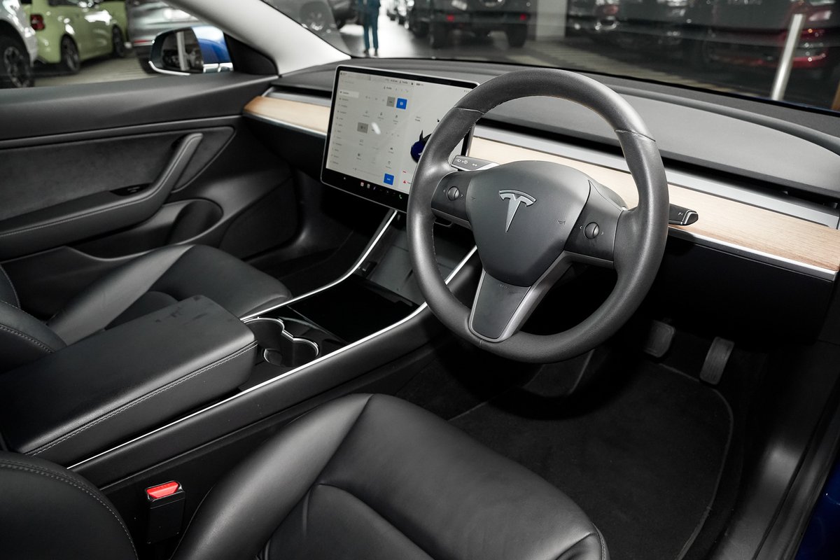 2020 Tesla Model 3 Long Range AWD image 7