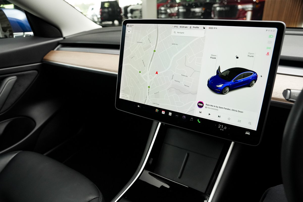 2020 Tesla Model 3 Long Range AWD image 10