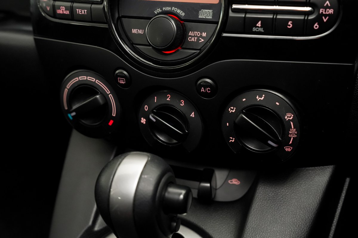 2012 Mazda 2 Neo DE Series 2 MY13 image 13