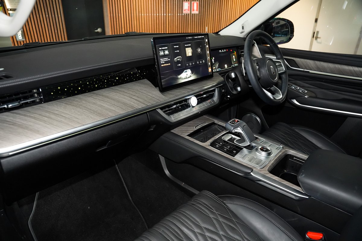 2025 GWM Tank 500 Ultra Hi4-T PHEV P03 4X4 Dual Range image 12