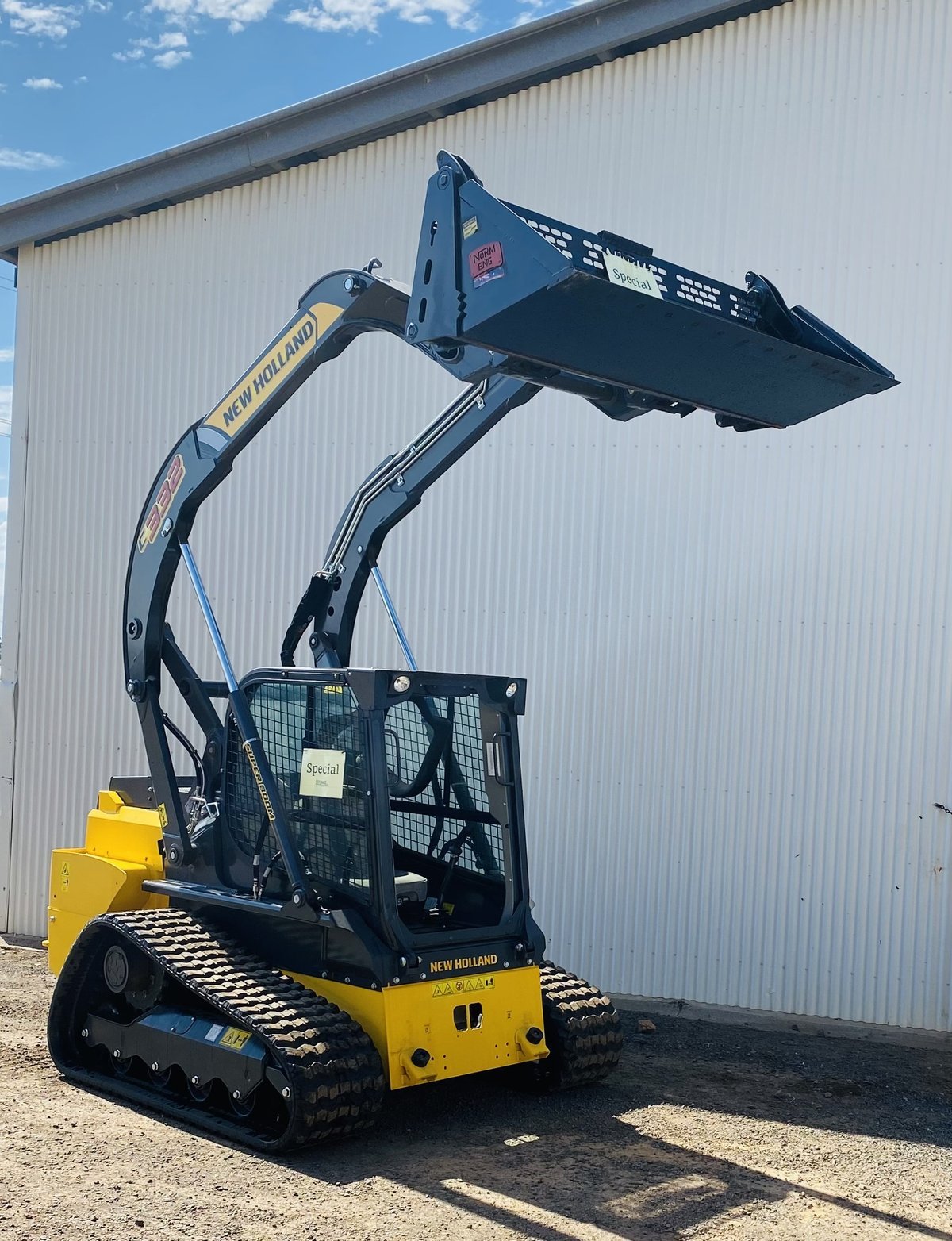 2023 New Holland C332 Skid Steer Loader image 2