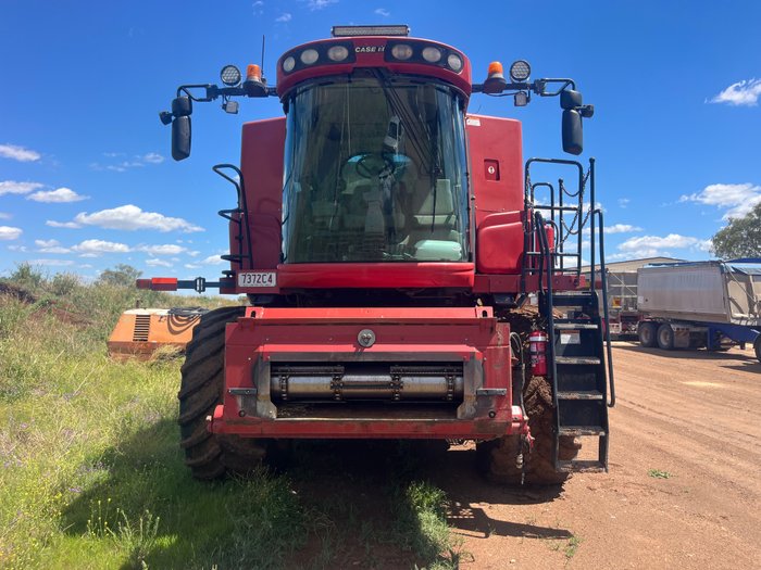 CASE IH 8120 W/- 2152 40FT MACDON FRONT & TRAILER