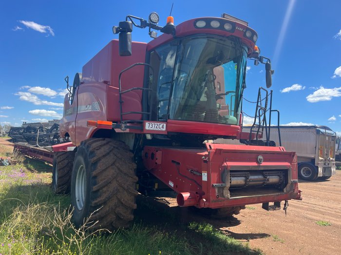 CASE IH 8120 W/- 2152 40FT MACDON FRONT & TRAILER
