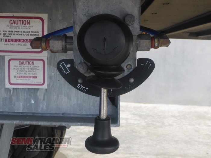 2004 Maxitrans 22 Pallet Refrigerated Pantech STAT WRITE OFF