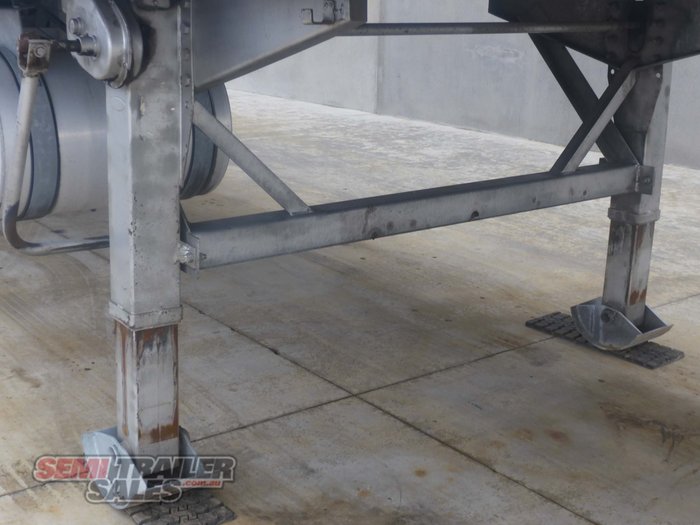 2004 Maxitrans 22 Pallet Refrigerated Pantech STAT WRITE OFF