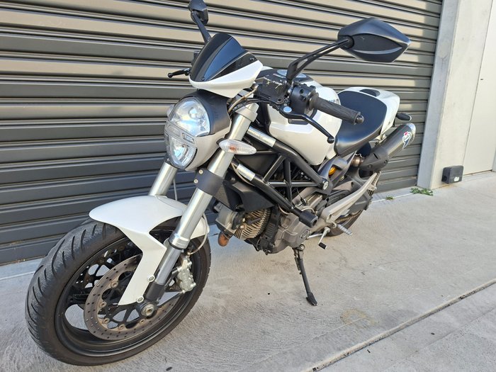 2010 Ducati Monster 696