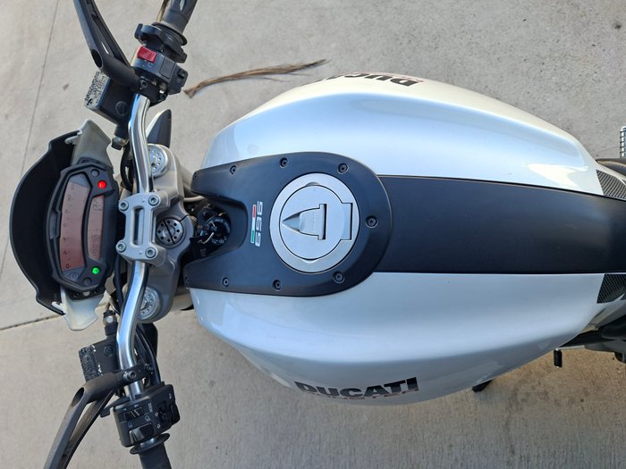 2010 Ducati Monster 696