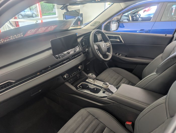 2025 Mitsubishi Outlander LS