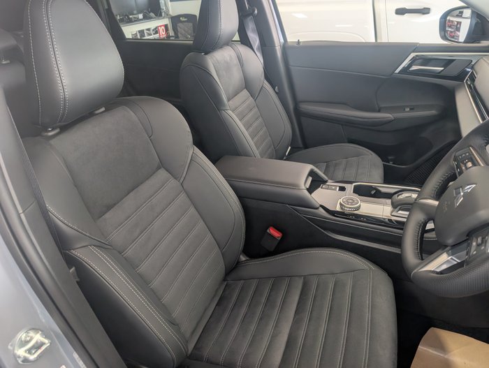 2025 Mitsubishi Outlander LS