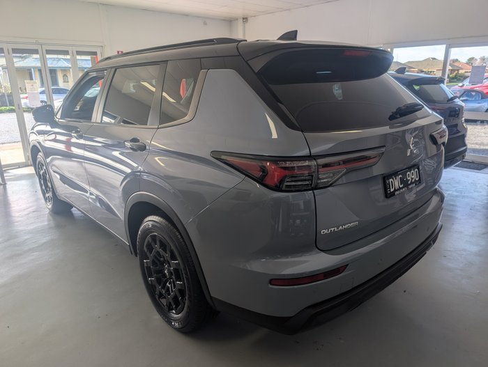 2025 Mitsubishi Outlander LS