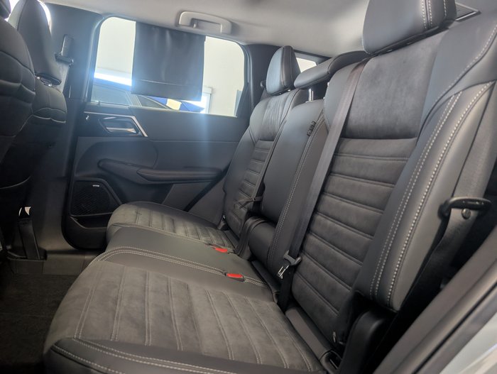2025 Mitsubishi Outlander LS