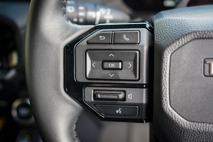 2025 Toyota PRADO GXL