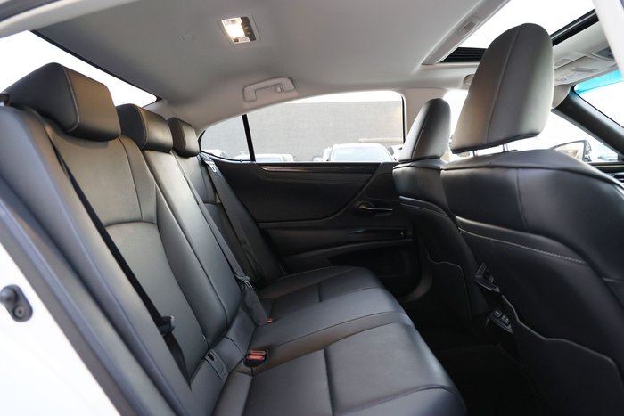 2019 Lexus ES300h ES300h Luxury 2.5L Hybrid Auto CVT Sedan 2435220 002
