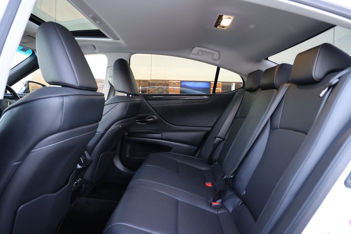 2019 Lexus ES300h ES300h Luxury 2.5L Hybrid Auto CVT Sedan 2435220 002