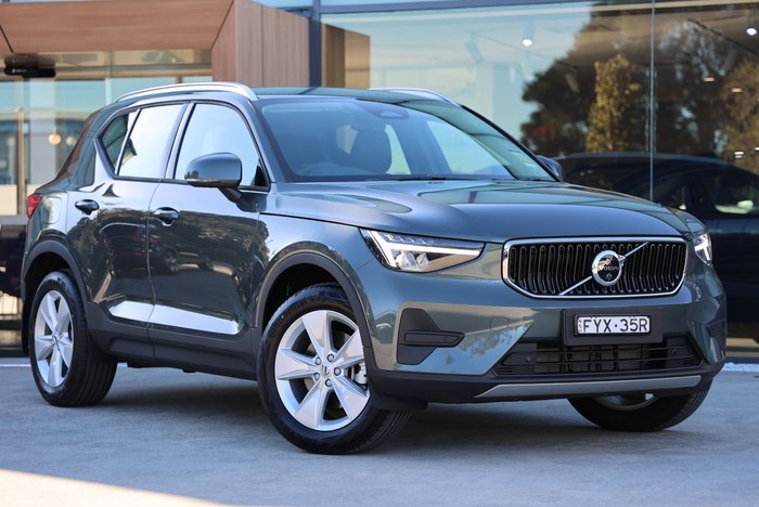 2026 Volvo XC40 Plus B4
