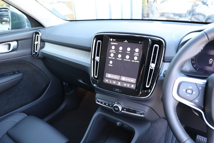 2026 Volvo XC40 Plus B4
