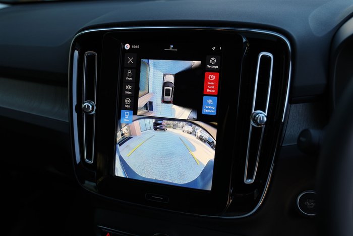 2026 Volvo XC40 Plus B4