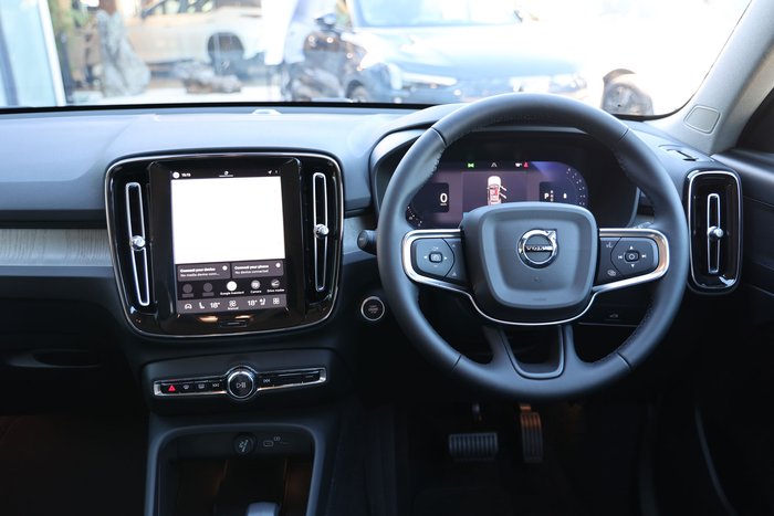 2026 Volvo XC40 Plus B4