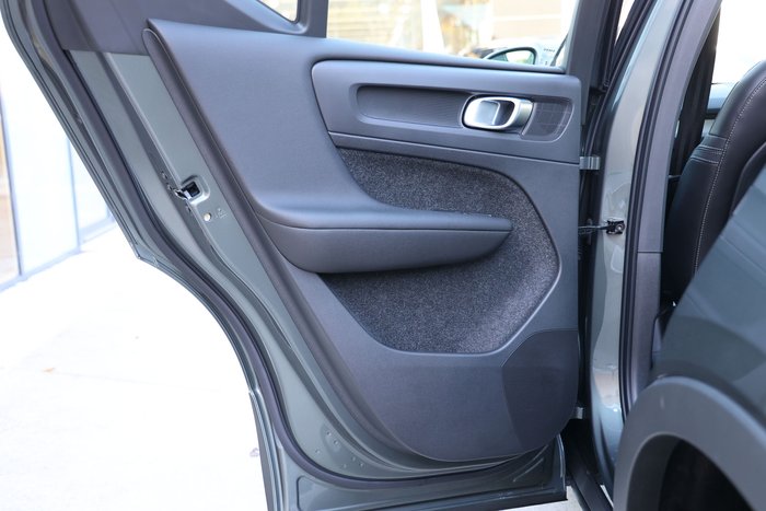 2026 Volvo XC40 Plus B4