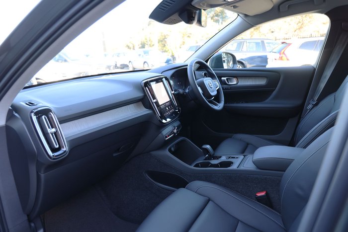 2026 Volvo XC40 Plus B4
