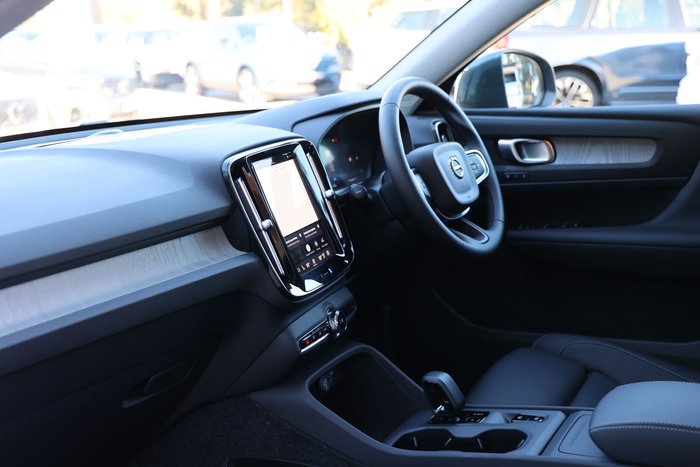 2026 Volvo XC40 Plus B4